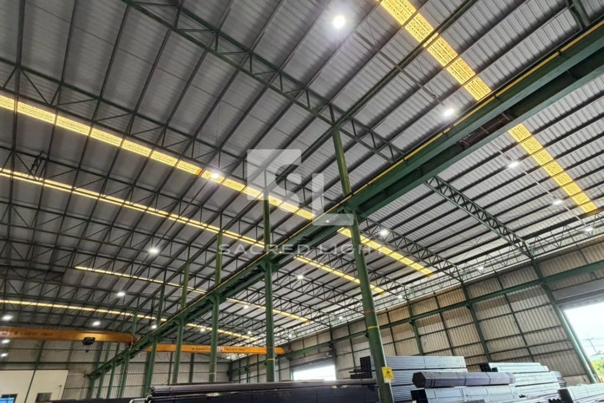 ติดตั้งโคมไฟไฮเบย์ LED E12 โรงงานแปซิฟิกไพพ์ อ.ลาดหลุมแก้ว จ.ปทุมธานี ความสูงติดตั้ง 9.5 เมตร พื้นที่ 3,600 ตารางเมตร