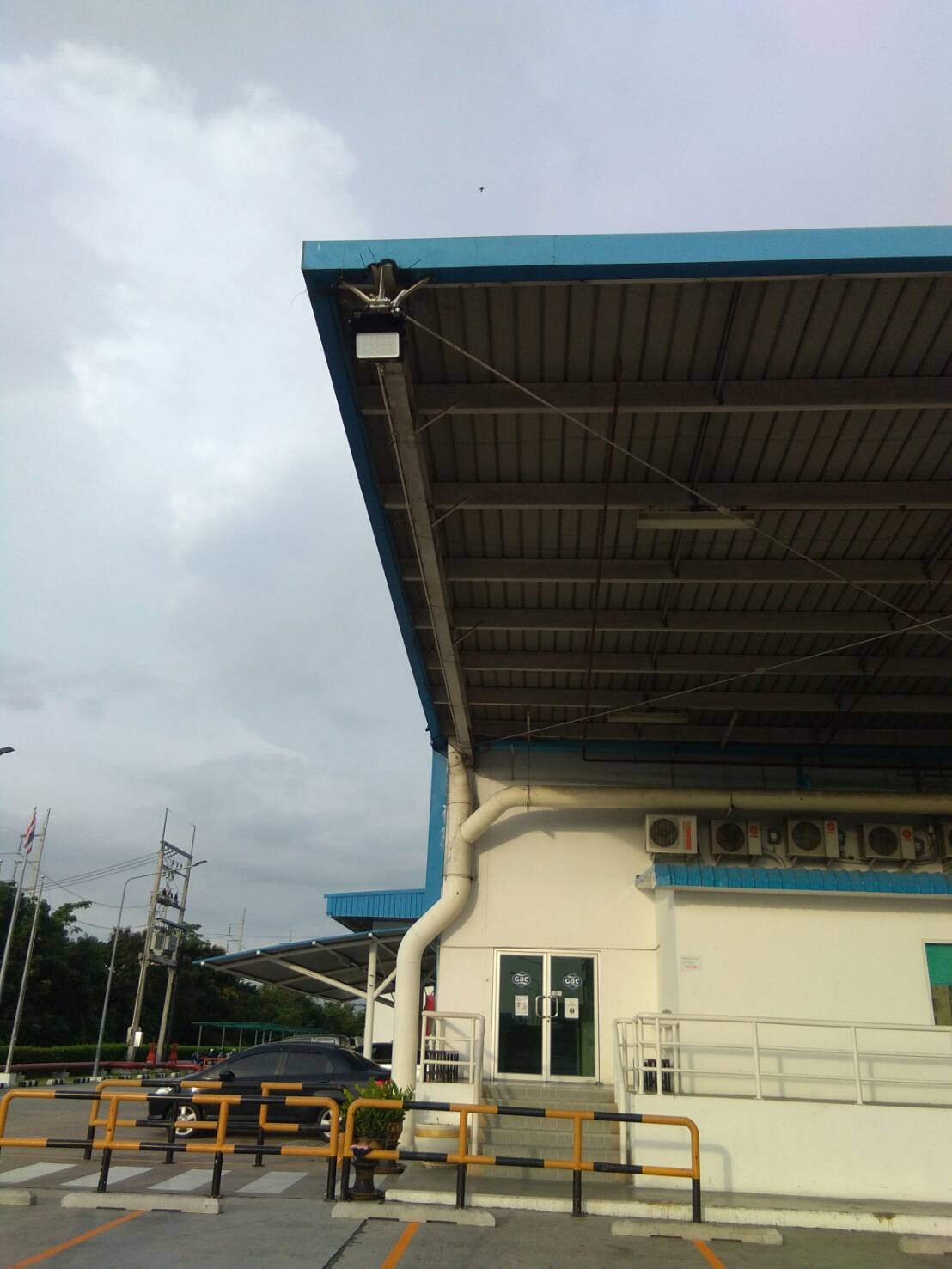 ผลงานการติดตั้งโคมไฮเบย์ LED (LED HIGH BAY) และโคมฟลัชไลท์ LED (LED FLOOD LIGHT) @บริษัทบริการขนส่งสินค้าทางบก