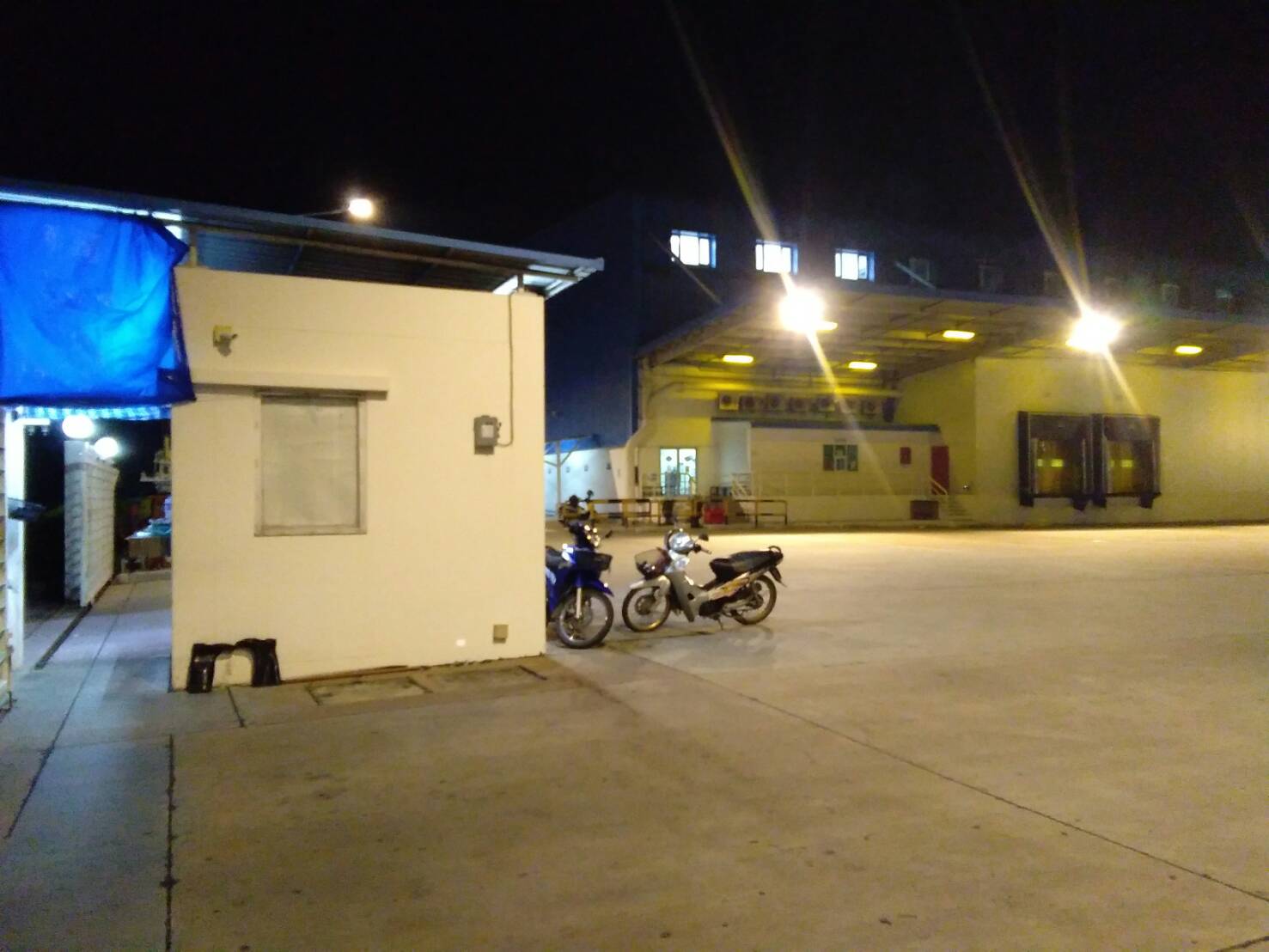 ผลงานการติดตั้งโคมไฮเบย์ LED (LED HIGH BAY) และโคมฟลัชไลท์ LED (LED FLOOD LIGHT) @บริษัทบริการขนส่งสินค้าทางบก