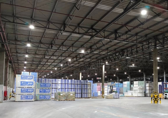 ภาพโรงงานผลิตแผ่นยิปซั่มติดตั้งโคมไฟไฮเบย์LED รุ่น E12 Series