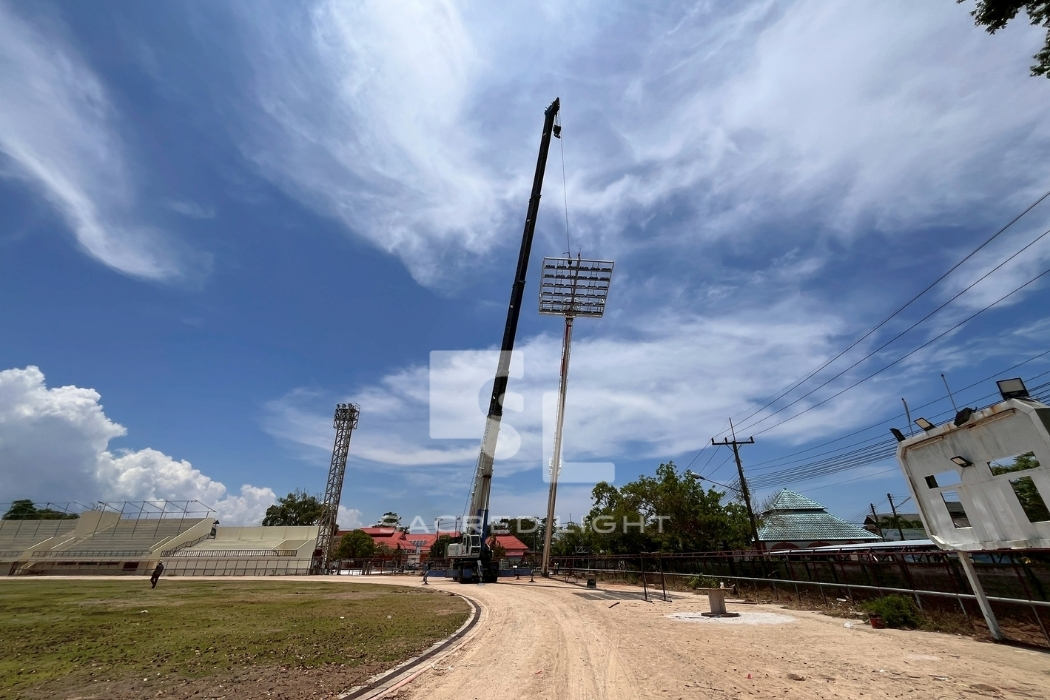 ช่างติดตั้งโคมไฟ Sport Light LED