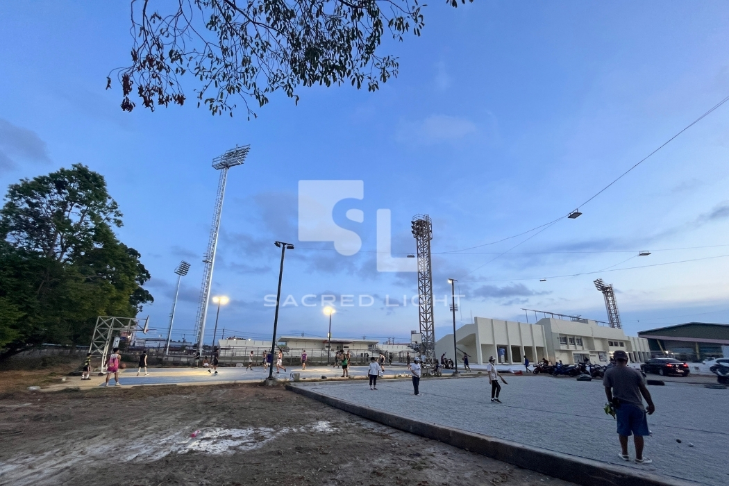 เสา High Mast 30 เมตรตั้งเสร็จสมบูรณ์