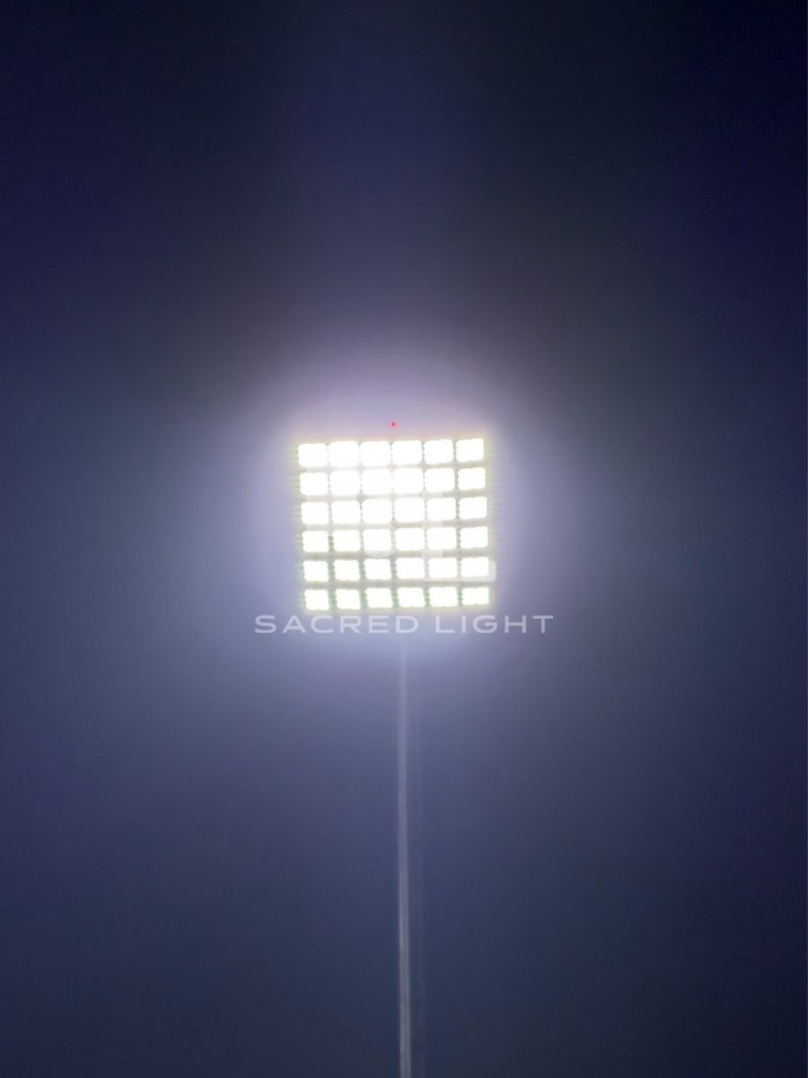 โคม LED X2-Series 1200W บน High Mast ให้แสงสว่างจ้าคมชัด สนามกีฬาเทศบาลนราธิวาส