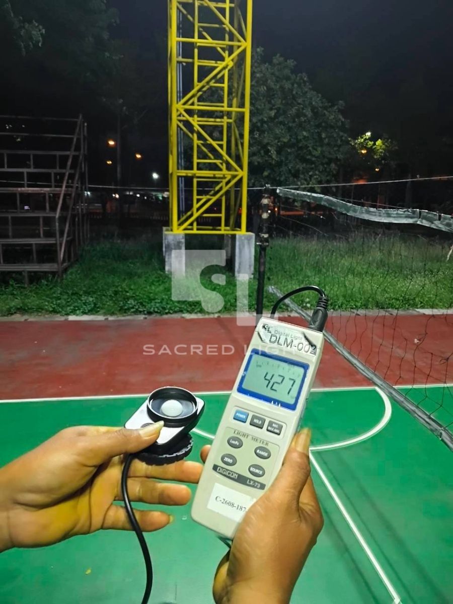 ตรวจวัดค่าความสว่างสนามตะกร้อด้วยเครื่องวัดแสงหลังติดตั้ง