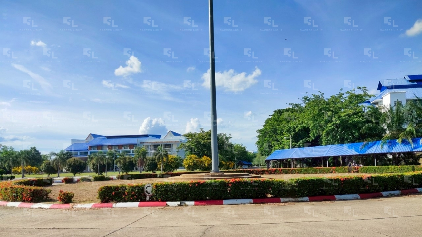 ภาพวงเวียนเสาธงมหาวิทยาลัยราชภัฏนครสวรรค์ก่อนติดตั้งโคมไฟ LED