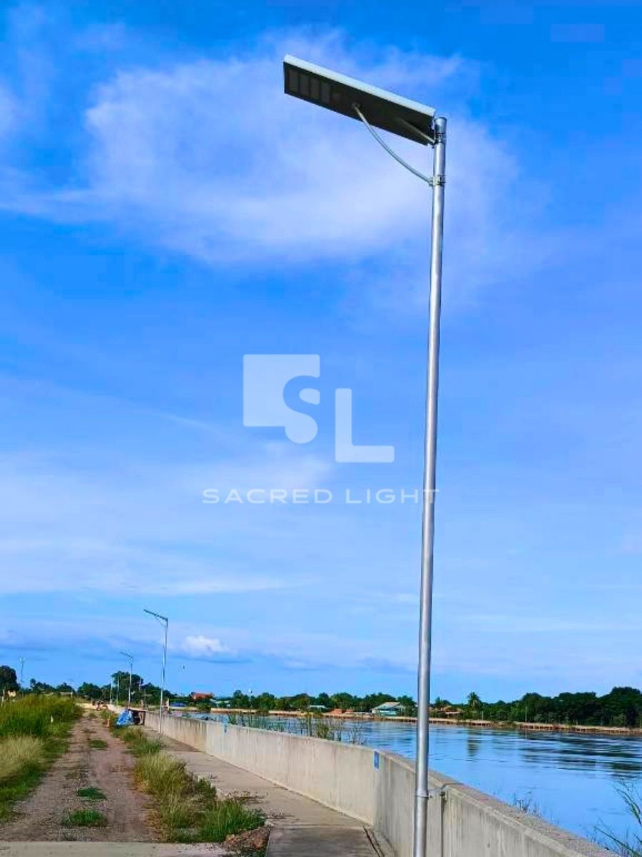 โคมไฟถนนโซล่าเซลล์ SAR 65W ตลอดแนวทางเดินริมแม่น้ำเจ้าพระยา