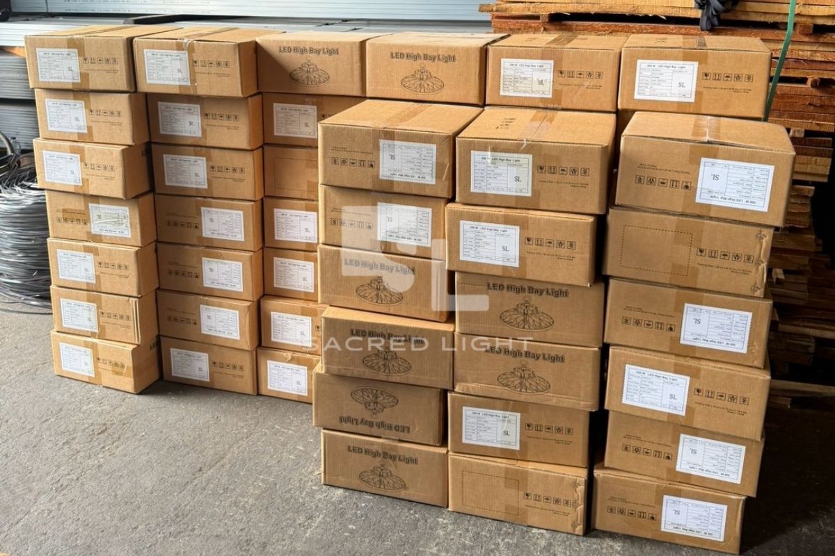 โคมไฮเบย์ LED E12 บรรจุกล่องพร้อมติดตั้งที่โรงงานแปซิฟิกไพพ์ ลาดหลุมแก้ว