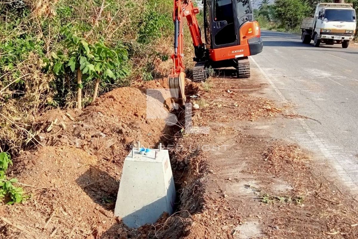 งานขุดหลุมฝังฐานคอนกรีตเสาไฟถนนริมทางหลวงท้องถิ่น นว.ถ.1-0095 อำเภอเมืองนครสวรรค์