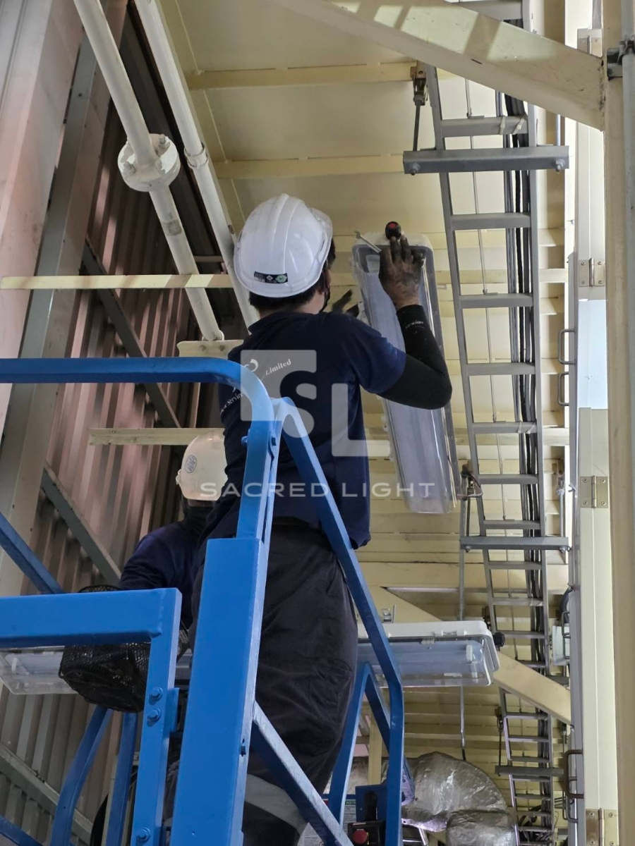 ติดตั้งโคมไฟกันระเบิด BYS Series โรงงานผลิตชิ้นส่วนอิเล็กทรอนิกส์ ชลบุรี