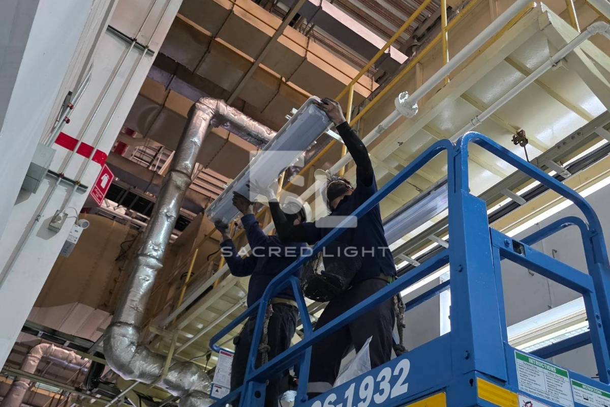 ติดตั้งโคมไฟกันระเบิด BYS Series โรงงานผลิตชิ้นส่วนอิเล็กทรอนิกส์ ชลบุรี