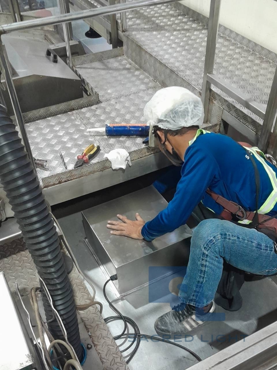 ติดตั้งโคมไฟไฮเบย์ฝังฝ้า LED รุ่น CP4 โรงงานผลิตเครื่องดื่มน้ำอัดลม รังสิต